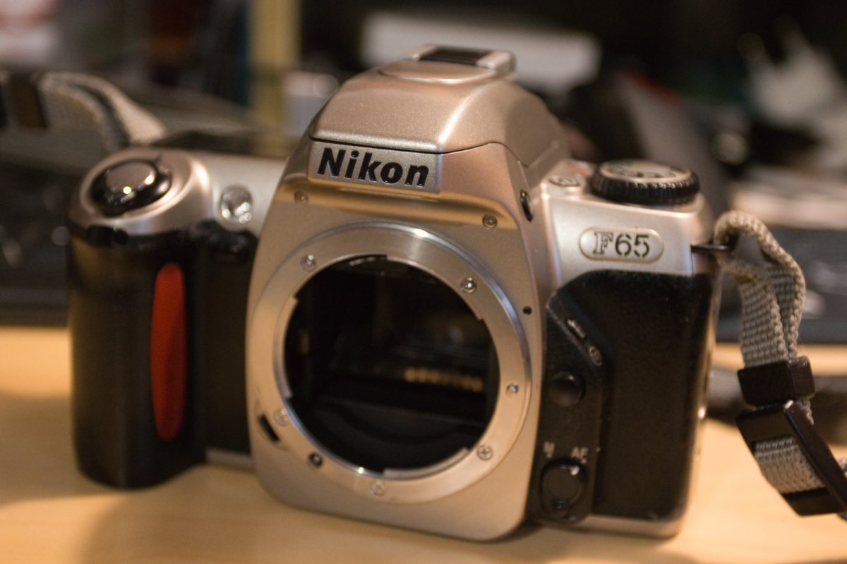 Le Nikon F 65