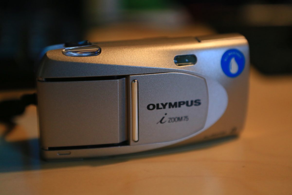 L’Olympus i-Zoom 75