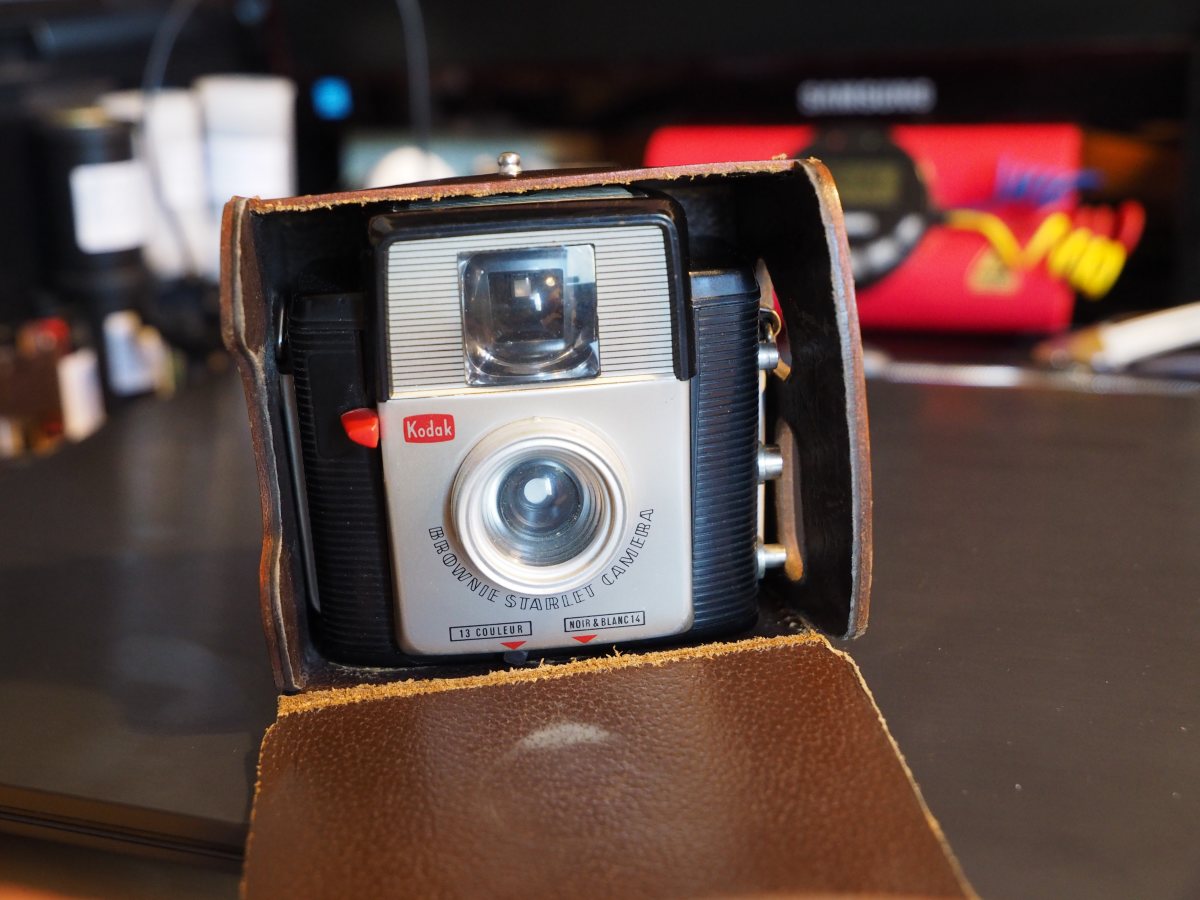 Brownie Starlet Camera & son étui assorti cuir | Rakuten