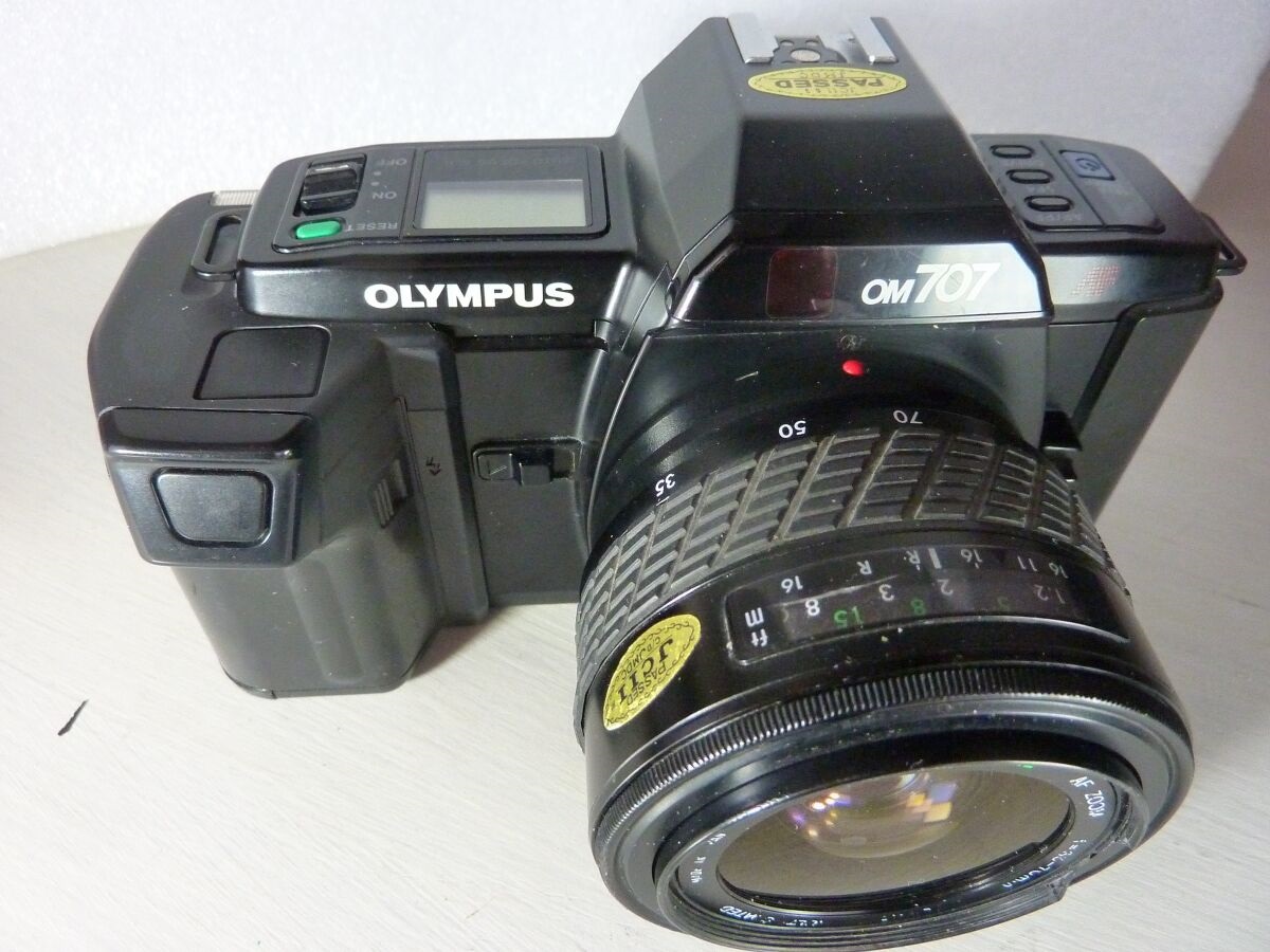 L&rsquo;Olympus OM 707, suite avec un    35 – 70 Photoline