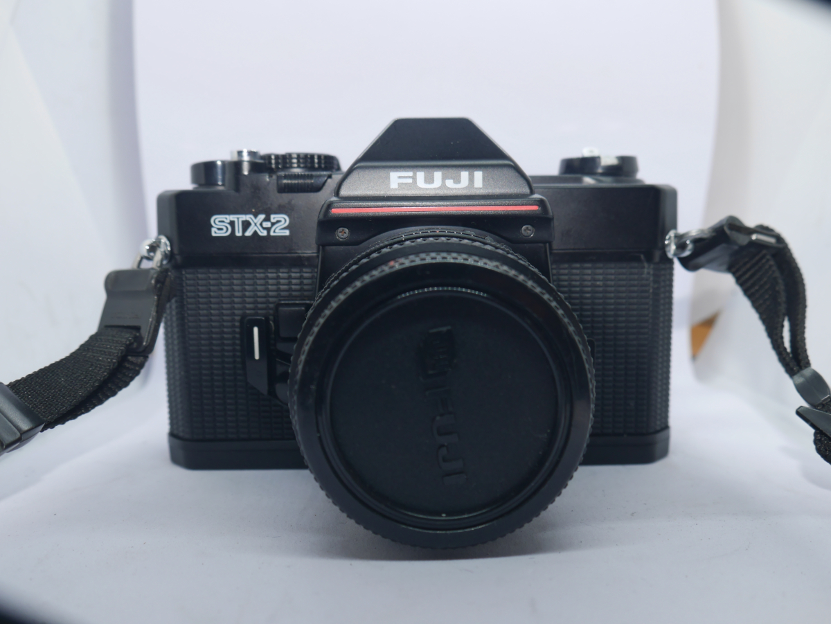 Le mal aimé, le Fuji STX-2. Pourtant un petit réflex sympathique.